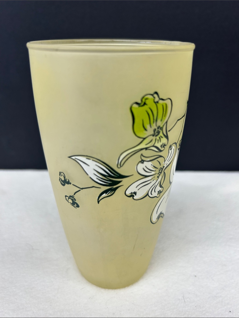 Vintage set of 4 frosted glass “Dogwood Design” 5..5” tumblers by Anchor Hocking - Picture 2 of 16